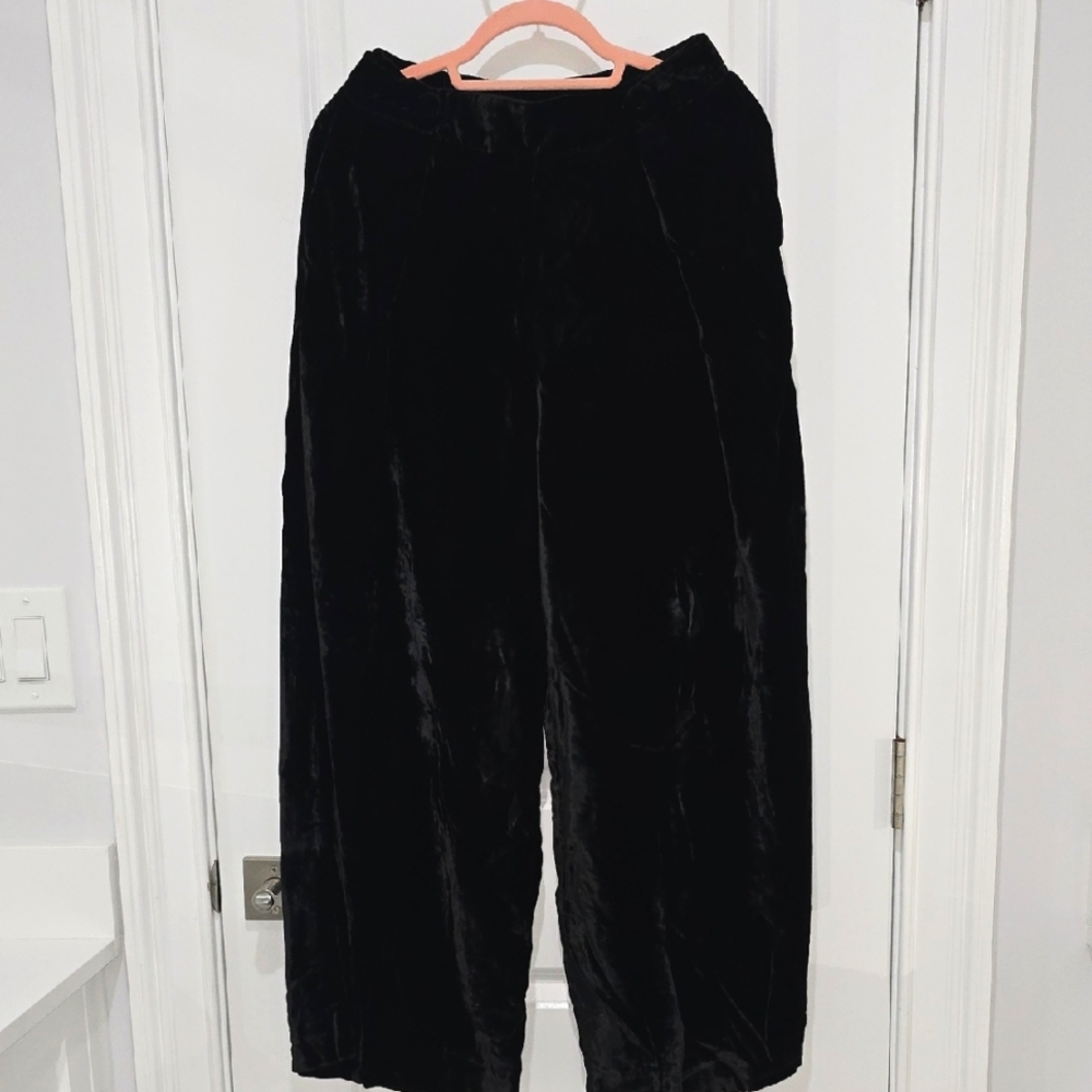 Skies Are Blue Black Velvet Wide-Leg Pants